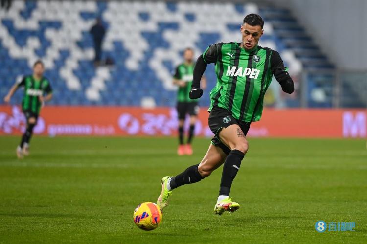 米体:斯卡马卡告知萨索洛他无意去国外踢球,这对米兰和国米有利